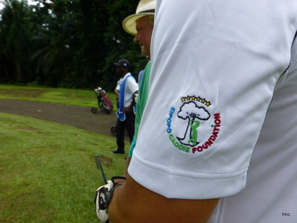 Sipopo Caddie Foundation ayuda a jovenes locales a aprender golf
